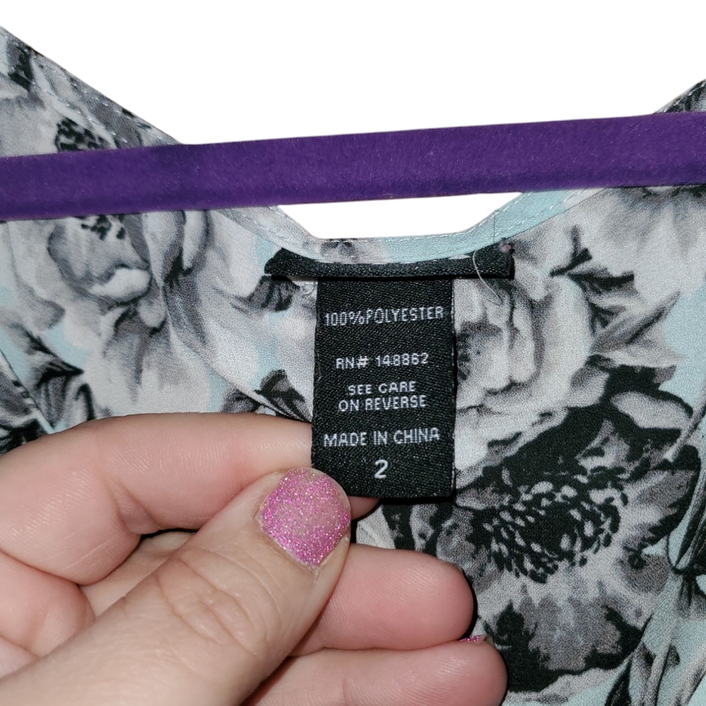Torrid Blue Greyscale Roses Tank - Picture 4 of 4